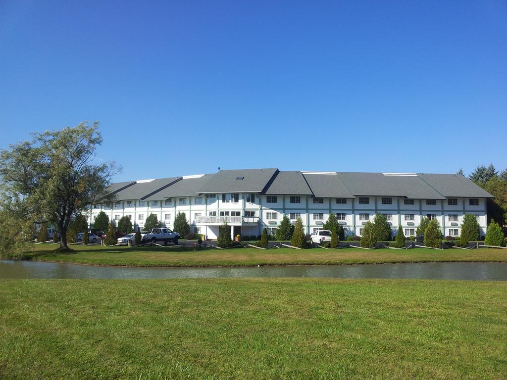 Days Inn By Wyndham Shelburne/Burlington ภายนอก รูปภาพ