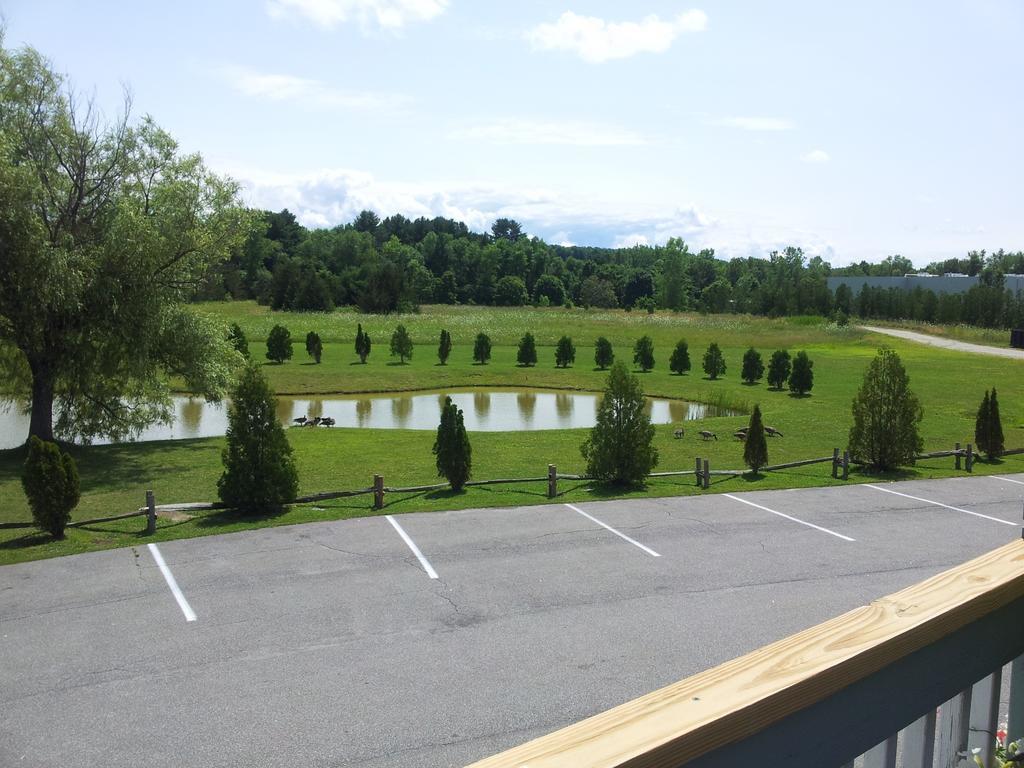 Days Inn By Wyndham Shelburne/Burlington ภายนอก รูปภาพ
