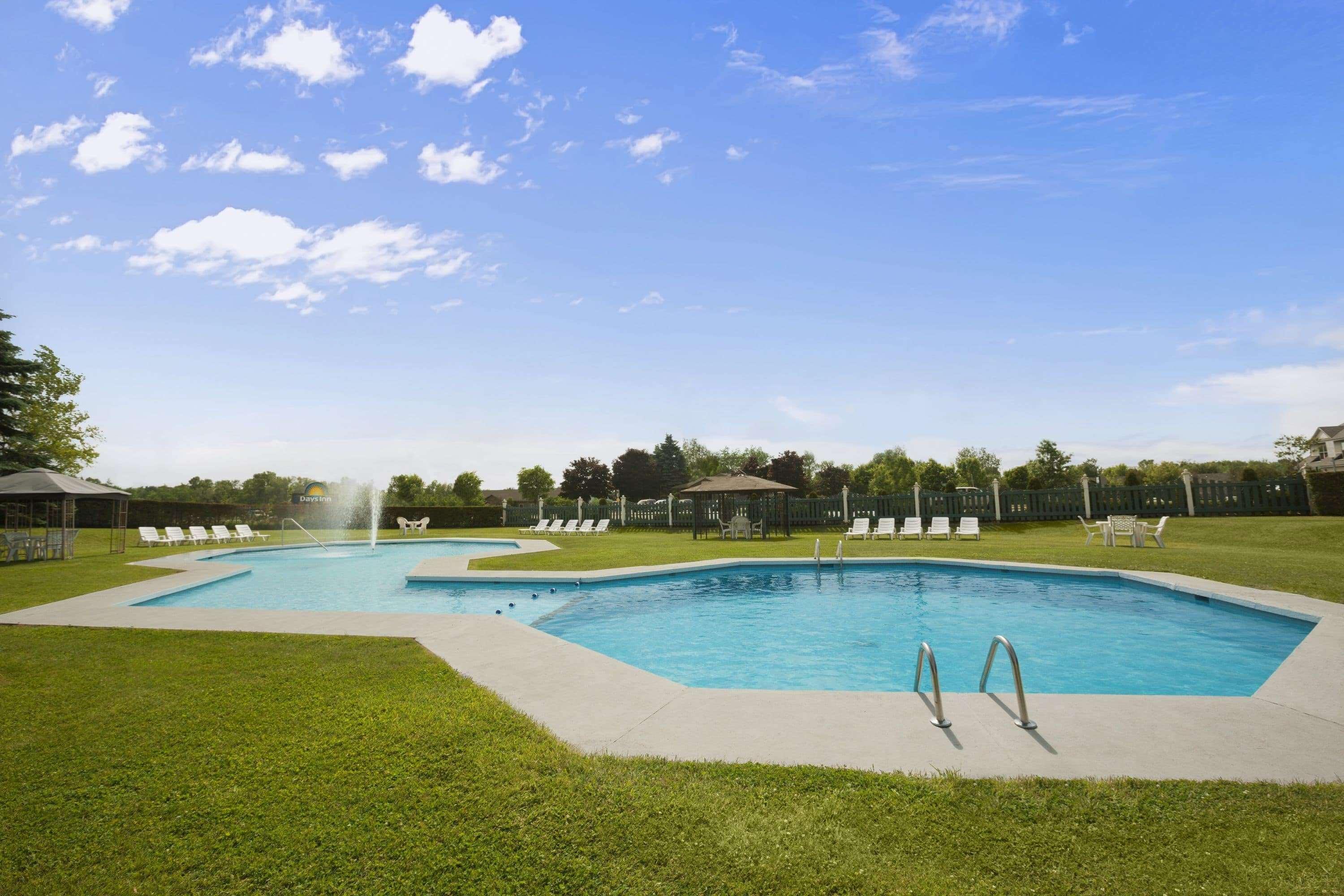 Days Inn By Wyndham Shelburne/Burlington ภายนอก รูปภาพ
