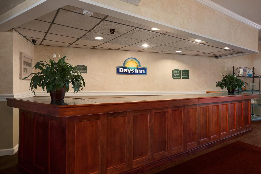 Days Inn By Wyndham Shelburne/Burlington ภายนอก รูปภาพ