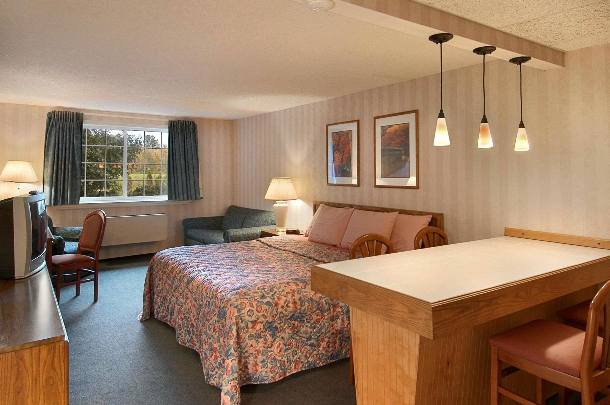 Days Inn By Wyndham Shelburne/Burlington ภายนอก รูปภาพ
