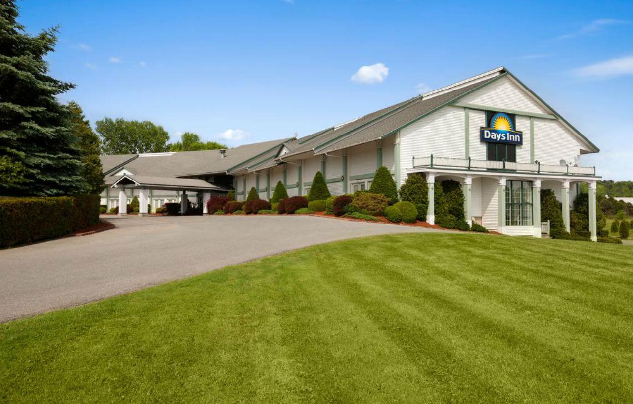 Days Inn By Wyndham Shelburne/Burlington ภายนอก รูปภาพ