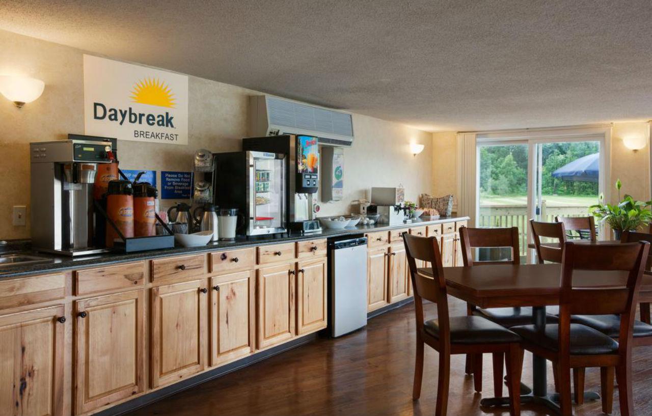 Days Inn By Wyndham Shelburne/Burlington ภายนอก รูปภาพ